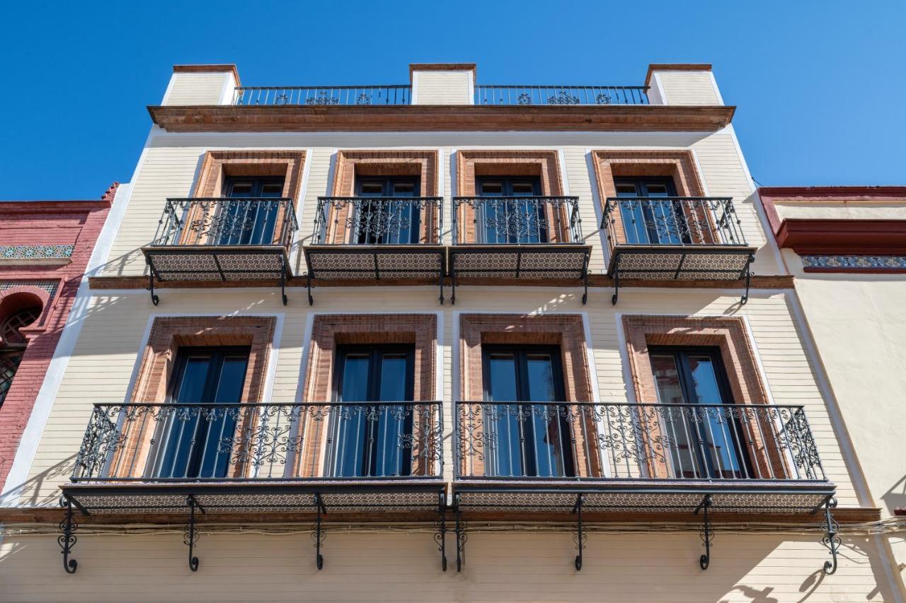 Magno Apartments San Gil - Shared Jacuzzi セビリア エクステリア 写真
