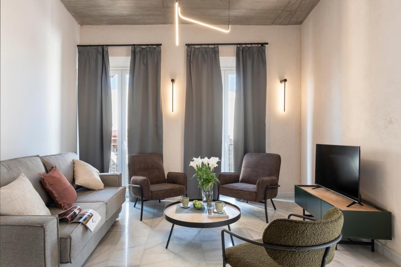 Magno Apartments San Gil - Shared Jacuzzi セビリア エクステリア 写真