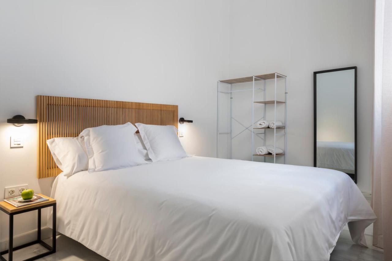 Magno Apartments San Gil - Shared Jacuzzi セビリア エクステリア 写真