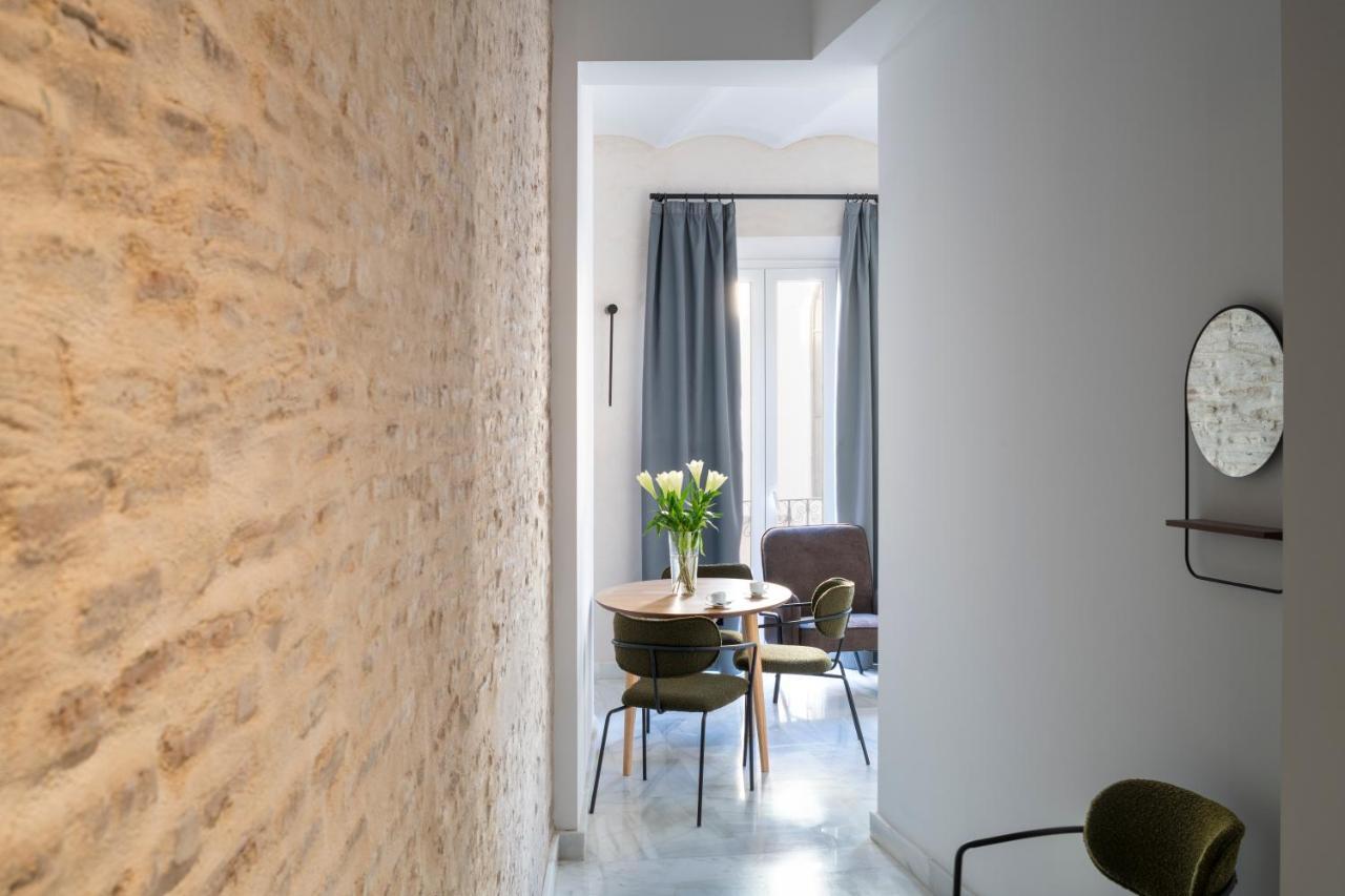 Magno Apartments San Gil - Shared Jacuzzi セビリア エクステリア 写真