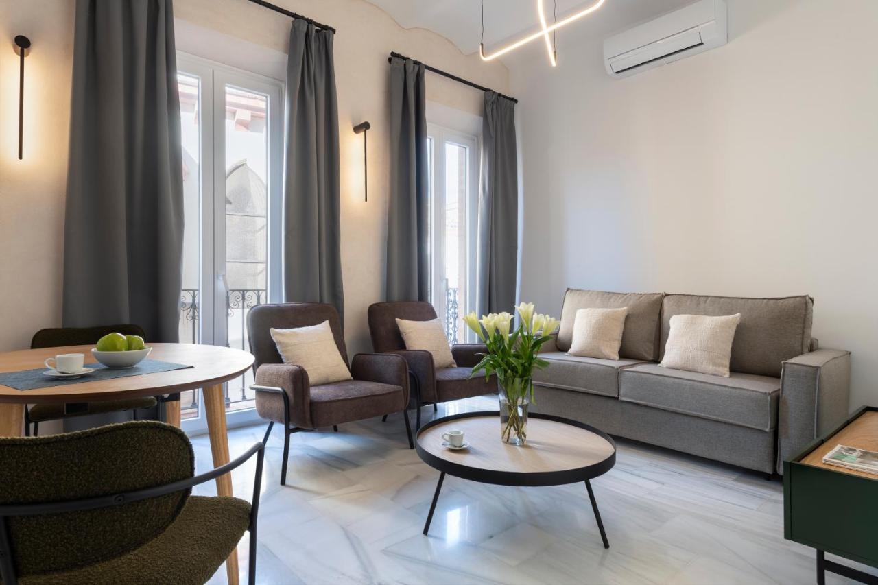 Magno Apartments San Gil - Shared Jacuzzi セビリア エクステリア 写真