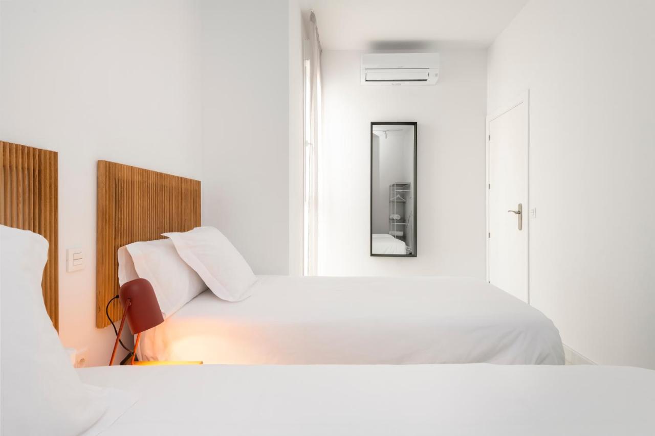 Magno Apartments San Gil - Shared Jacuzzi セビリア エクステリア 写真