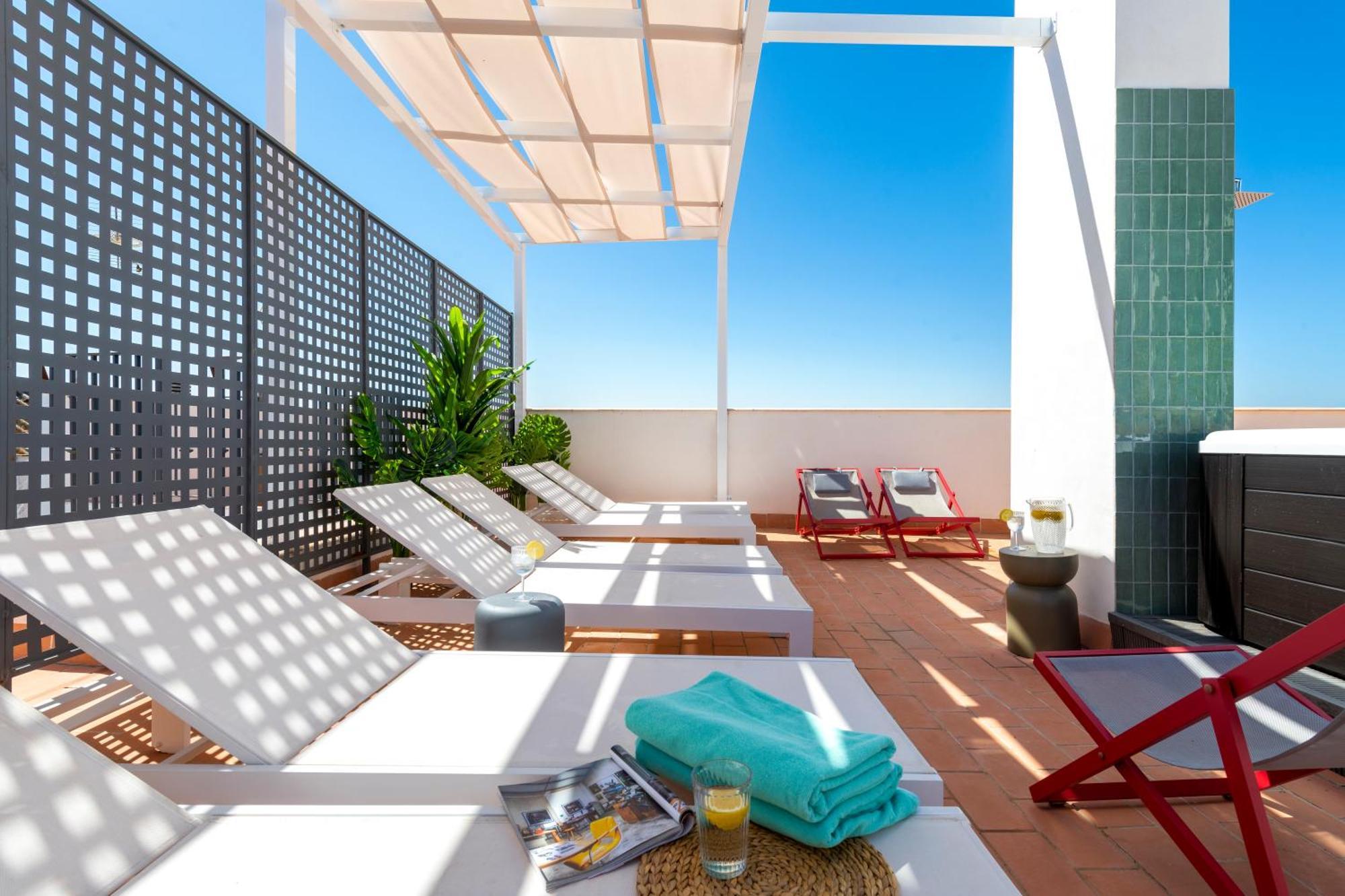 Magno Apartments San Gil - Shared Jacuzzi セビリア エクステリア 写真